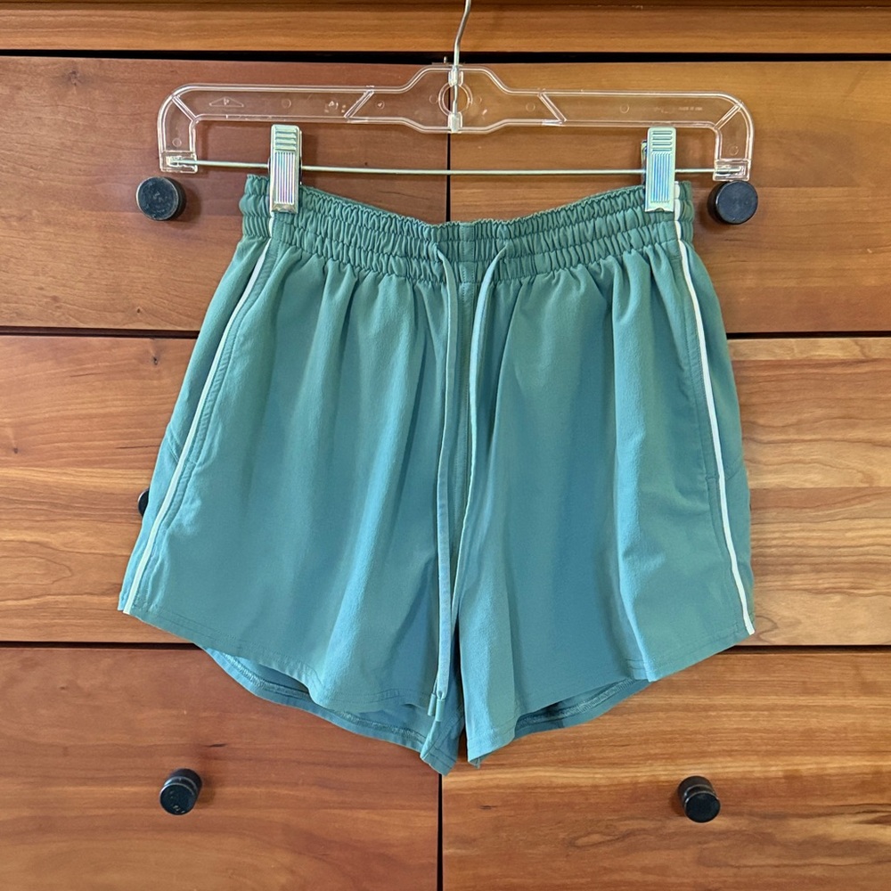 lululemon Women's Court Rival Shorts in Grey Eucalyptus Size 2